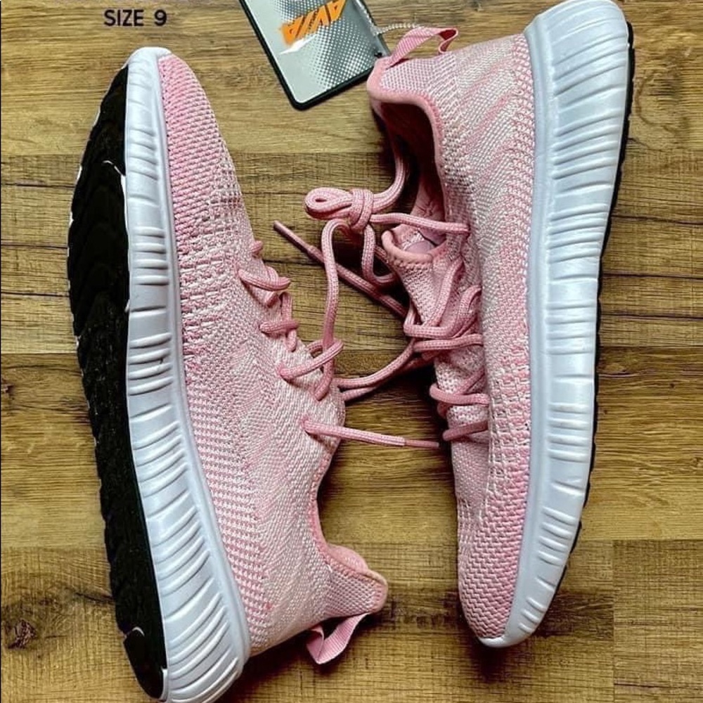 Avia Sneakers